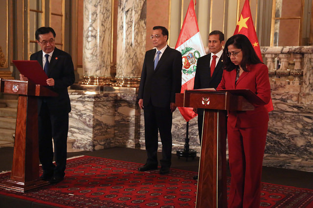 Perú: China dona sillas de ruedas para personas con discapacidad