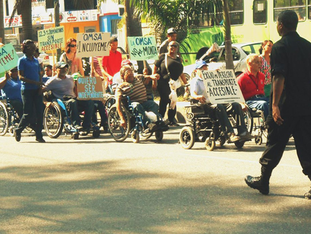 RD: Personas con discapacidad protestan por la falta de accesibilidad